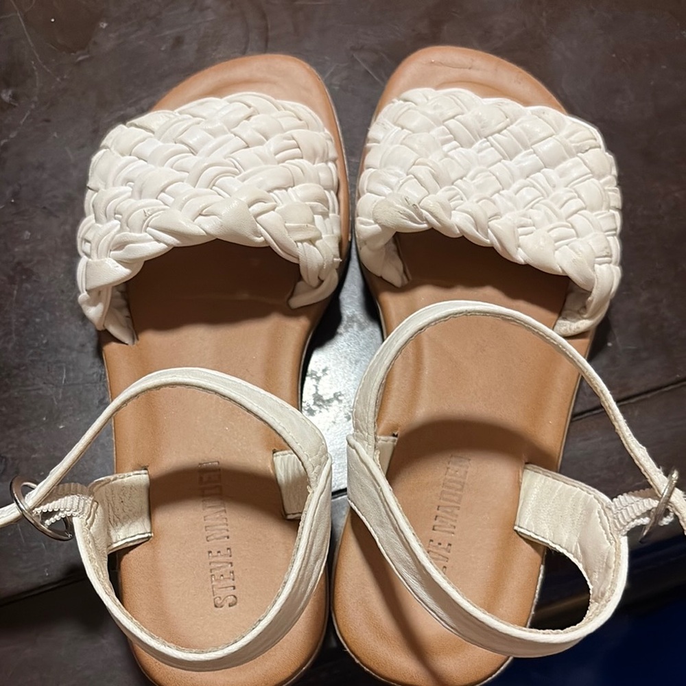 Steve Madden White Sandals with Woven Texture